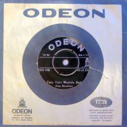 ATEŞ BÖCEKLERİ TOTO YATTI MUSTAFA BATTI  BUNUN ADI TRAMVAY KOMİK PLAK