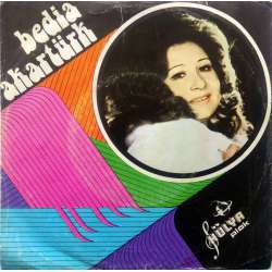 BEDİA AKARTÜRK TÜRKÜ SEVEN TÜRKÜ SÖYLER  KAŞLARIN KARASINA