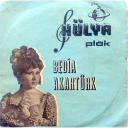 BEDİA AKARTÜRK MENEKŞE KOYMUŞLAR GÜLÜN ADINI  KÜÇÜK YAŞTA ALDIM SAZI ELİME