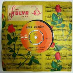 BEDİA AKARTÜRK HIKKIDIK TUTTU BENİ  BİR KADEH SUSUZ RAKI