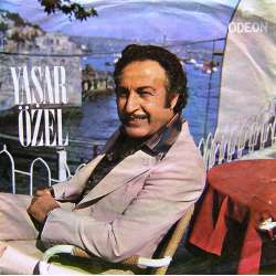 YAŞAR ÖZEL GÜLÜNCE GÖZLERİNİN İÇİ GÜLÜYOR  BEKAR ODASI