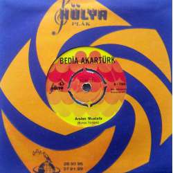 BEDİA AKARTÜRK ARSLAN MUSTAFA  AYAĞINA GİYMİŞ KARA YEMENİ